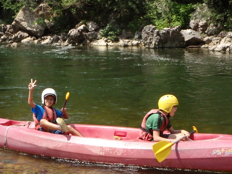 Village Camps International Summer Camp Ard&egrave;che, France 2019-07-26 https://www.villagecamps.com/journals_admin/images/16-25-Tim and Leo.jpg